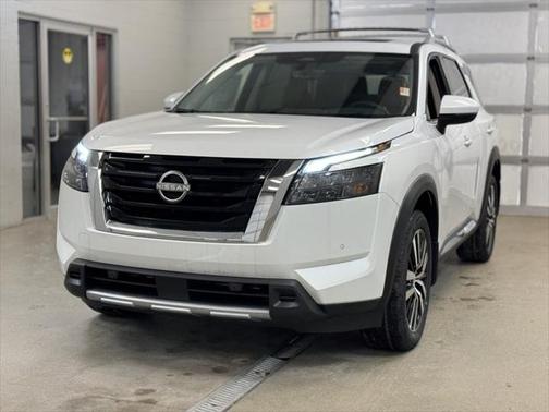 2025 Nissan Pathfinder Platinum 4WD