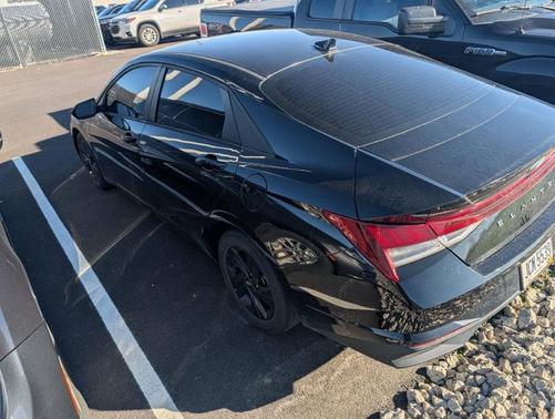 2022 Hyundai ELANTRA SEL