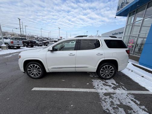 2022 GMC Acadia Denali
