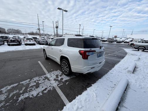 2022 GMC Acadia Denali