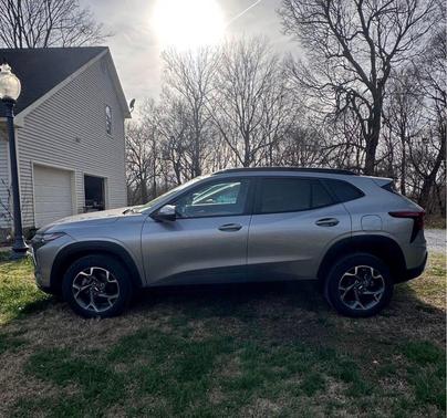 Sterling Gray Metallic 2024 Chevrolet Trax LT