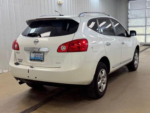 Pearl White 2014 Nissan Rogue Select S