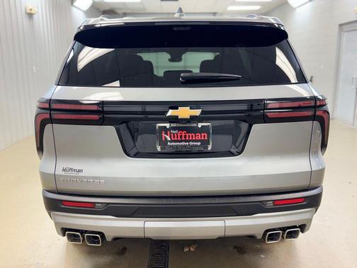 Sterling Gray Metallic 2026 Chevrolet Traverse LT