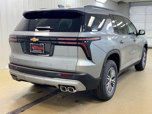 Sterling Gray Metallic 2026 Chevrolet Traverse LT