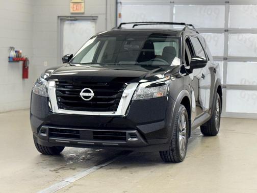 2025 Nissan Pathfinder SV 4WD
