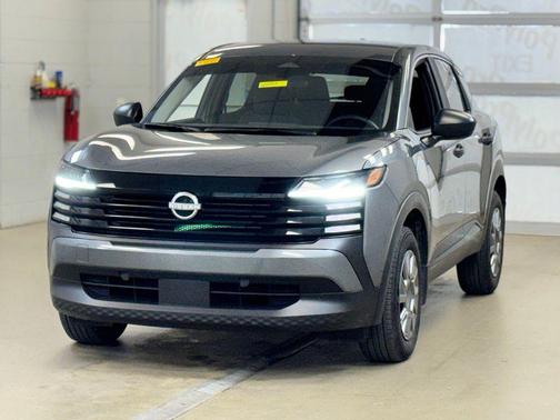 Gun Metallic 2025 Nissan Kicks S
