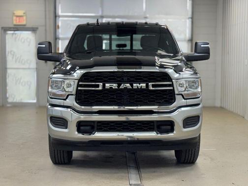 2024 RAM 2500 Tradesman Crew Cab 4x4 6'4' Box