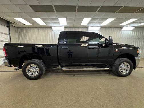 2024 RAM 2500 Tradesman Crew Cab 4x4 6'4' Box