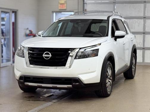 2025 Nissan Pathfinder SL 4WD
