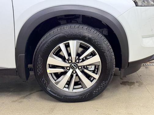 2025 Nissan Pathfinder SL 4WD