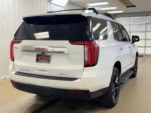 Summit White 2022 GMC Yukon SLT