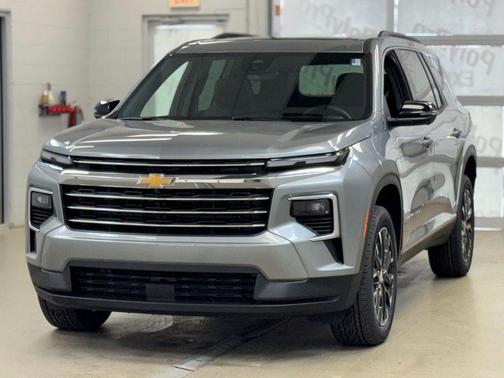 Sterling Gray Metallic 2026 Chevrolet Traverse LT