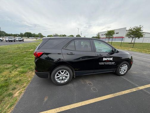 Mosaic Black Metallic 2024 Chevrolet Equinox LS