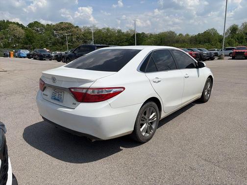 Super White 2015 Toyota Camry LE