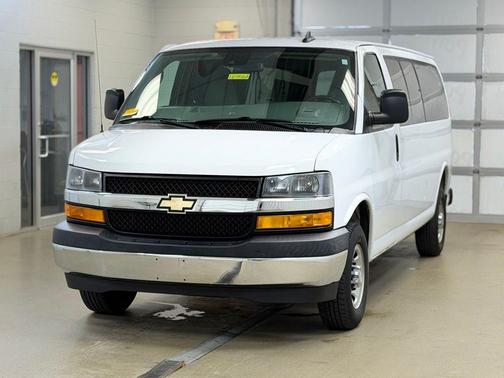 Summit White 2020 Chevrolet Express 3500 RWD 3500 Extended Wheelbase LT