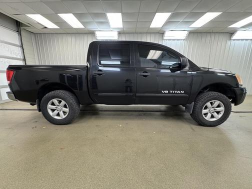 2011 Nissan Titan SV