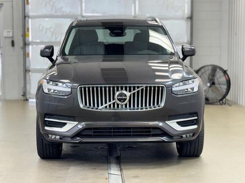 2024 Volvo XC90 B5 Plus Bright Theme
