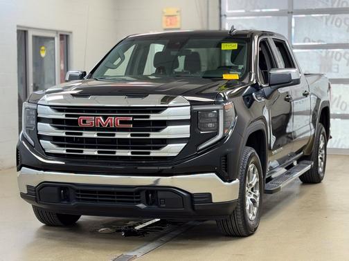 Onyx Black 2025 GMC Sierra 1500 SLE