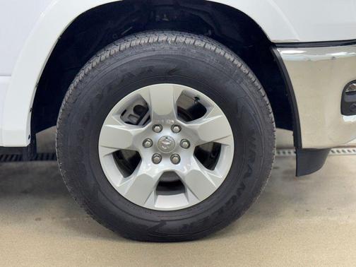 Bright White Clearcoat 2025 RAM 1500 Big Horn/Lone Star