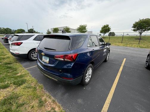 Blue Glow Metallic 2022 Chevrolet Equinox 1LT