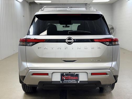 2025 Nissan Pathfinder SL 4WD