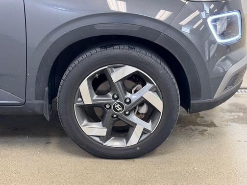 Ecotronic Gray w/Black Roof 2025 Hyundai VENUE Limited