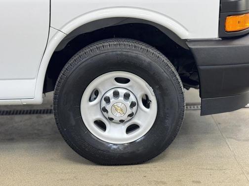 2025 Chevrolet Express 2500 RWD 2500 Regular Wheelbase WT