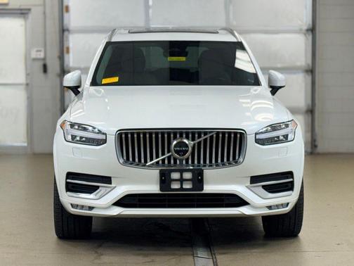 Crystal White Metallic 2024 Volvo XC90 B6 Plus Bright Theme 7-Seater