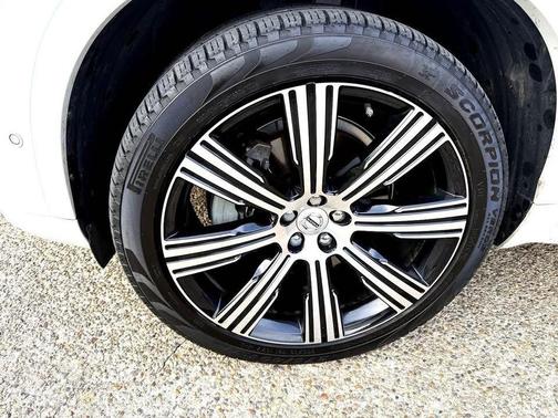 Crystal White Metallic 2024 Volvo XC90 B6 Plus Bright Theme 7-Seater