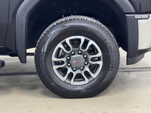 2025 GMC Sierra 3500 SLT