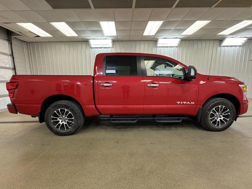 2021 Nissan Titan SV