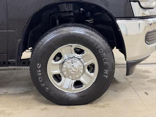 2023 RAM 2500 Tradesman Crew Cab 4x4 6'4' Box