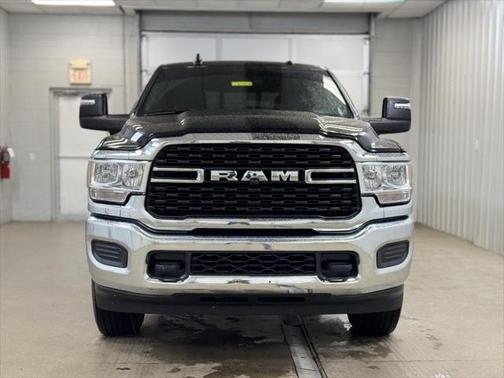 2023 RAM 2500 Tradesman Crew Cab 4x4 6'4' Box