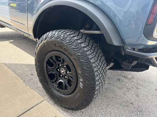 Azure Gray Metallic Tri-Coat 2023 Ford Bronco Base