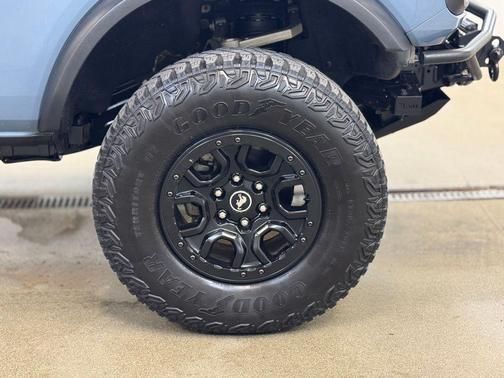 Azure Gray Metallic Tri-Coat 2023 Ford Bronco Base