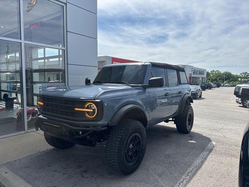 Azure Gray Metallic Tri-Coat 2023 Ford Bronco Base