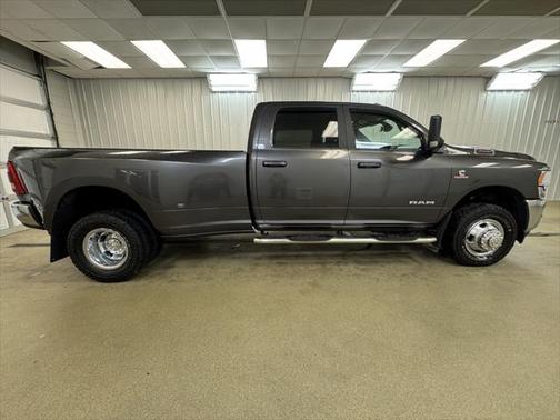 2022 RAM 3500 Big Horn Crew Cab 4x4 8' Box