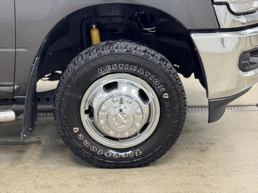 2022 RAM 3500 Big Horn Crew Cab 4x4 8' Box