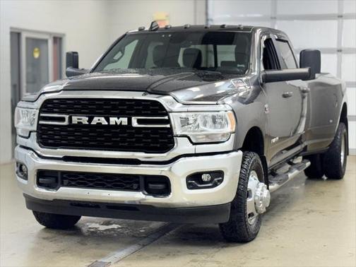 2022 RAM 3500 Big Horn Crew Cab 4x4 8' Box