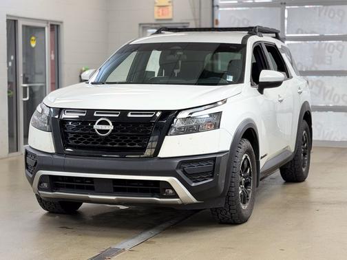 Glacier White 2025 Nissan Pathfinder Rock Creek