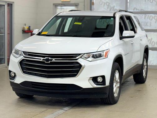 Summit White 2021 Chevrolet Traverse LT Cloth