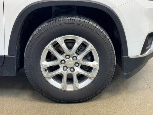 Summit White 2021 Chevrolet Traverse LT Cloth