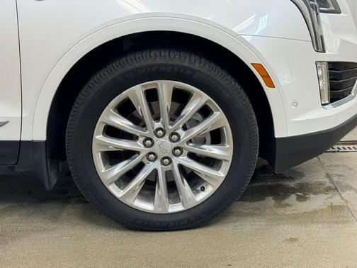Crystal White Tricoat 2017 Cadillac XT5 Platinum