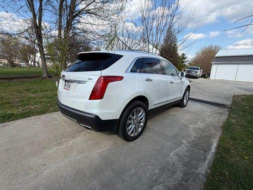 Crystal White Tricoat 2017 Cadillac XT5 Platinum