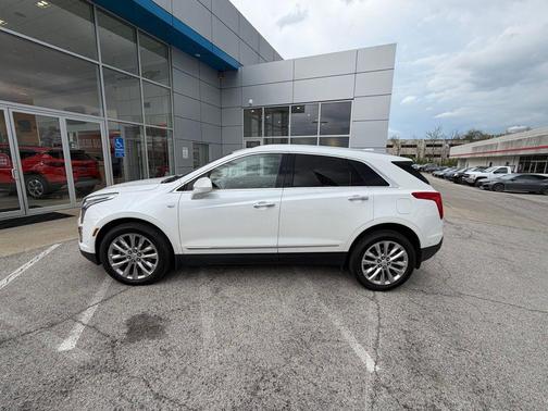 Crystal White Tricoat 2017 Cadillac XT5 Platinum