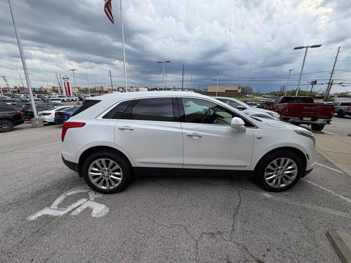 Crystal White Tricoat 2017 Cadillac XT5 Platinum