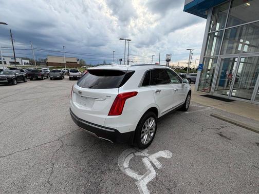 Crystal White Tricoat 2017 Cadillac XT5 Platinum