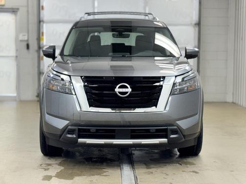 2025 Nissan Pathfinder SL 4WD