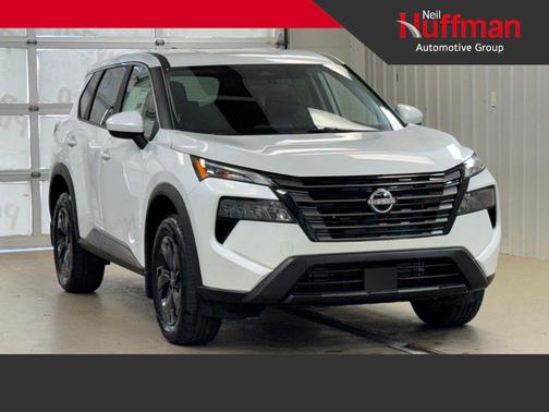 Everest White Pearl Tricoat 2026 Nissan Rogue SV