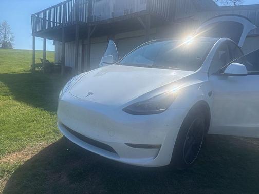 Pearl White Multi-Coat 2023 Tesla Model Y Long Range Dual Motor All-Wheel Drive